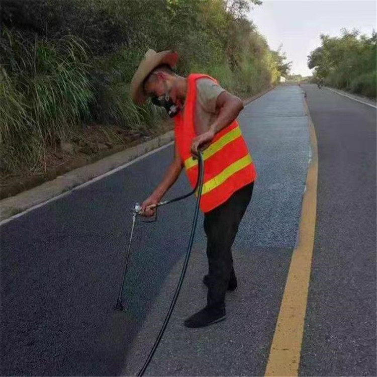 成都 彩色防滑路面的底涂是保障路面附着力