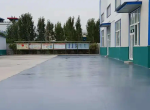 成都彩色路面喷涂翻新的材料对冬季